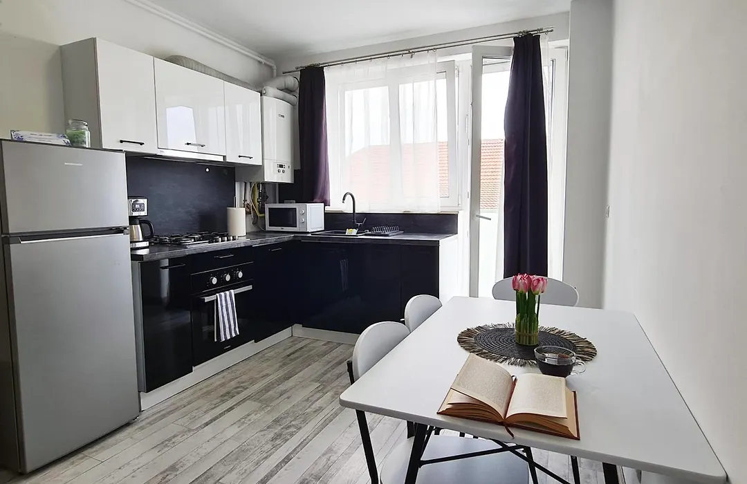 Esther Apartment - Elevator, Balcony, Free Private Parking, Self Check-In-1