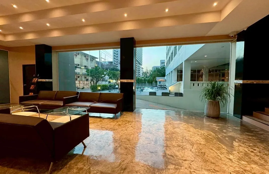 Crown Pattaya Beach Hotel-1