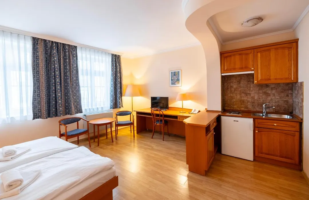 Hotel Pannonia-1