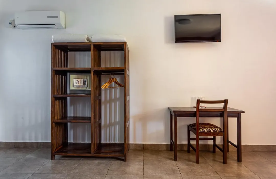 Hotel H1 Manakara-1