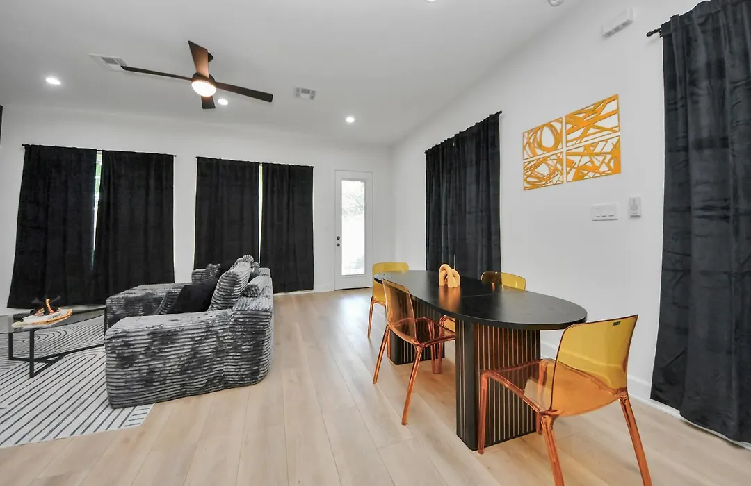 Stylish & Cozy Mins To Downtown With Backyard-1