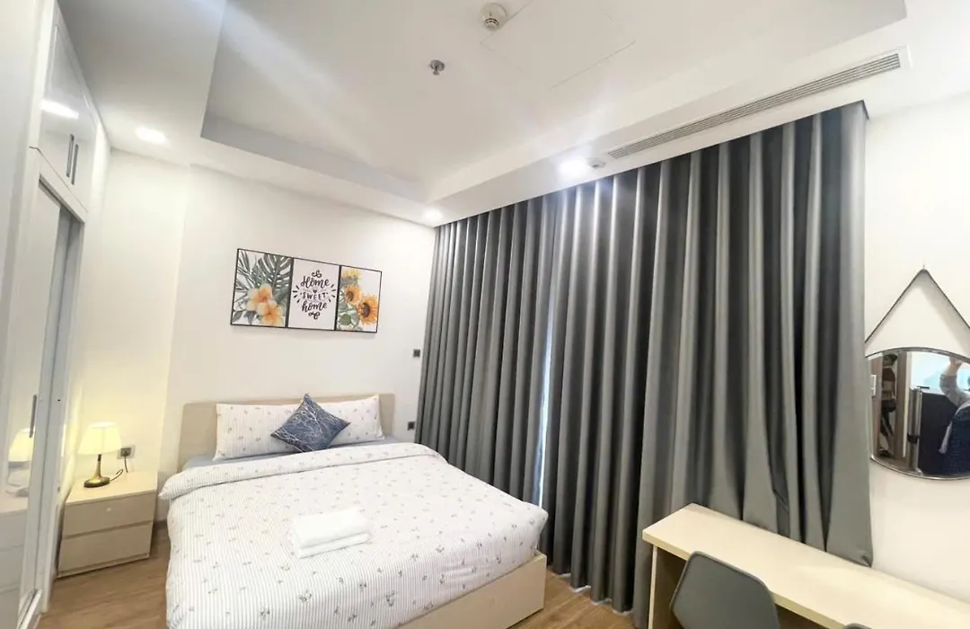 5 Star Studio, Private Walking Lake, Swimming Pool, Gyms, Quick To Airport-1