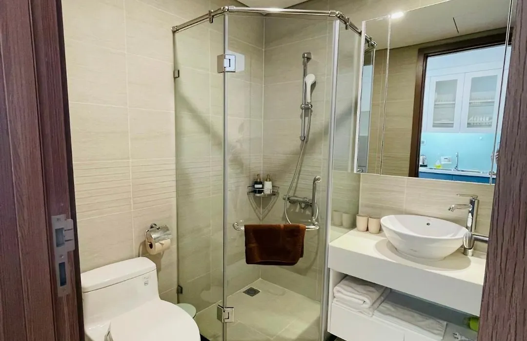 High Quality Studio Apt With Swimming Pool, Gym, Private Walking Lake In City Centre-1