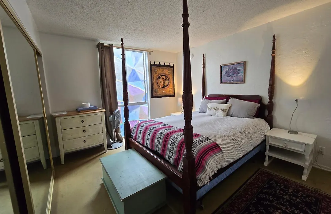 Ocean Front Vortex Female Hostel Private Rooms Free Bikes-1