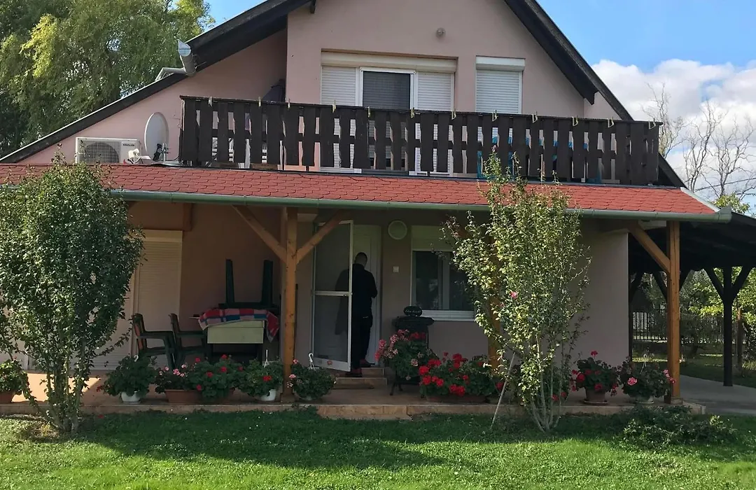 Villa Fortuna Balatonbereny-1