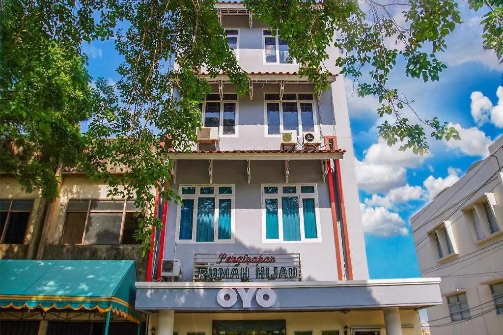 Oyo 236 Penginapan Rumah Hijau-1