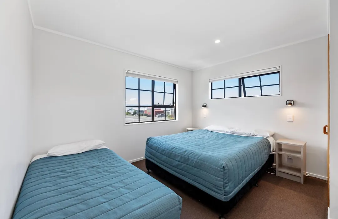 Knightsbridge Court Motor Lodge-1