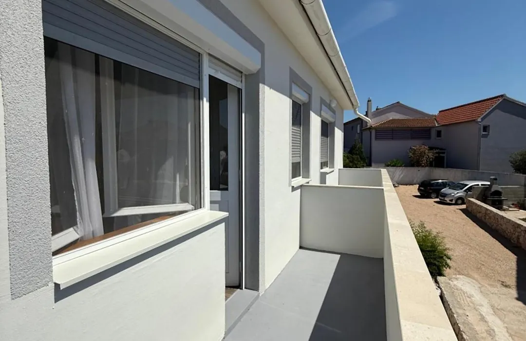 Spacious Two-Bedroom Family Apartment With Terrace & Free Parking-1