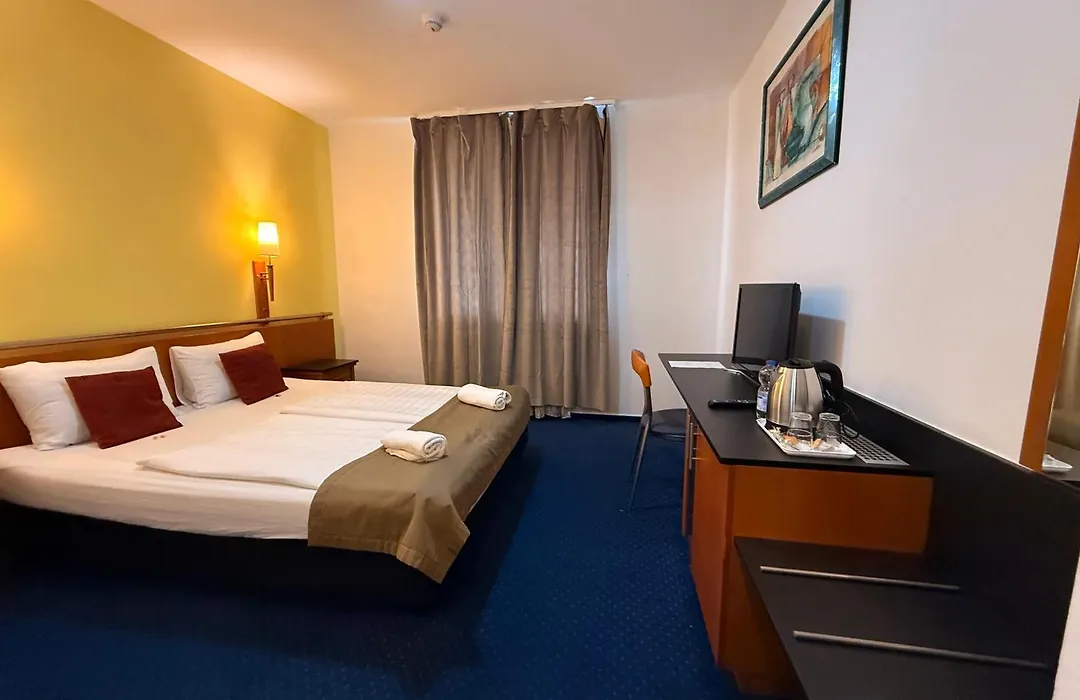 Hotel Veritas-1
