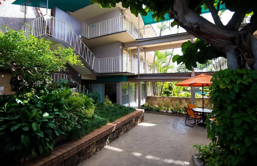 Pacific Marina Inn Airport-1
