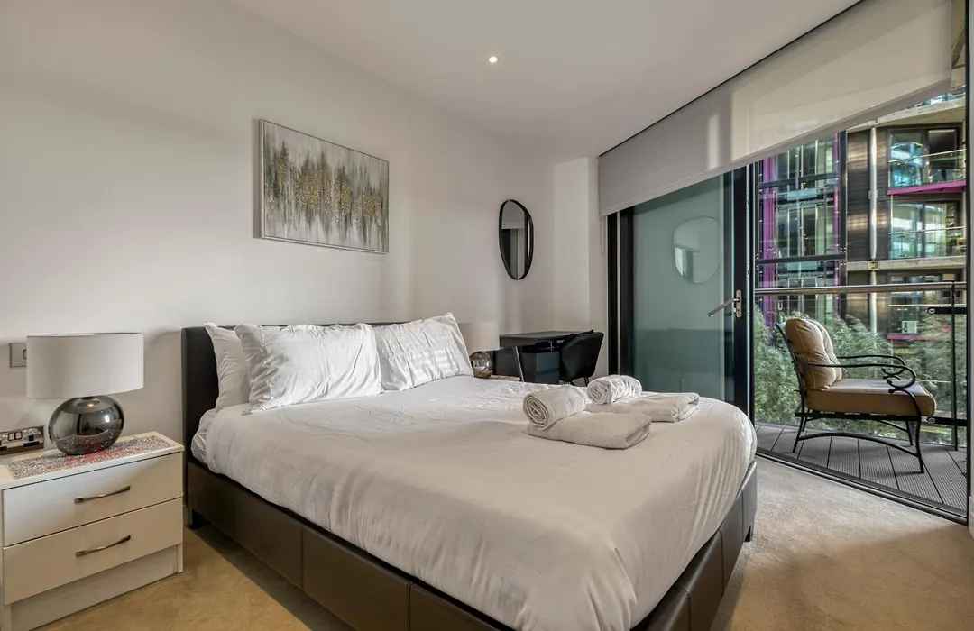 Battersea Power Station 2Br 2Ba Riverside-1