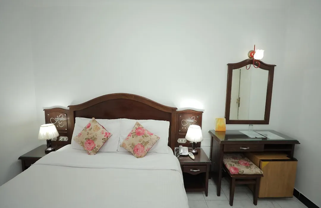 Happy City Hotel-1