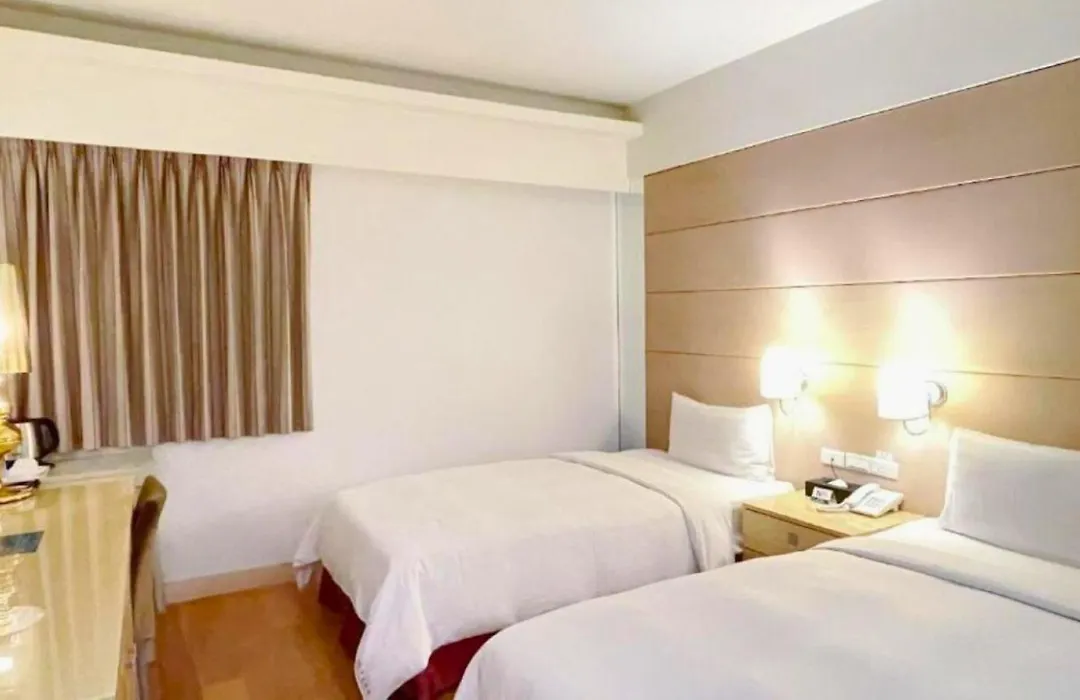 Delton Hotel-1