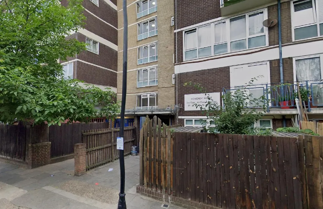Modern, Bright Large Room - Near Bow Road Station-1