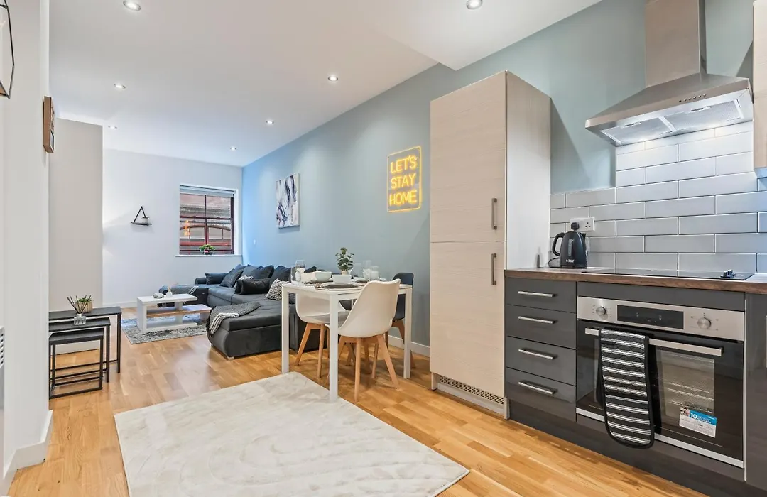 Leeds Elegant Central Flat - Sleeps 8 - View City Centre-1