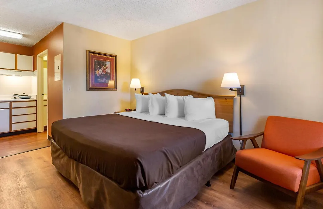 Suburban Studios Albuquerque Uptown-1