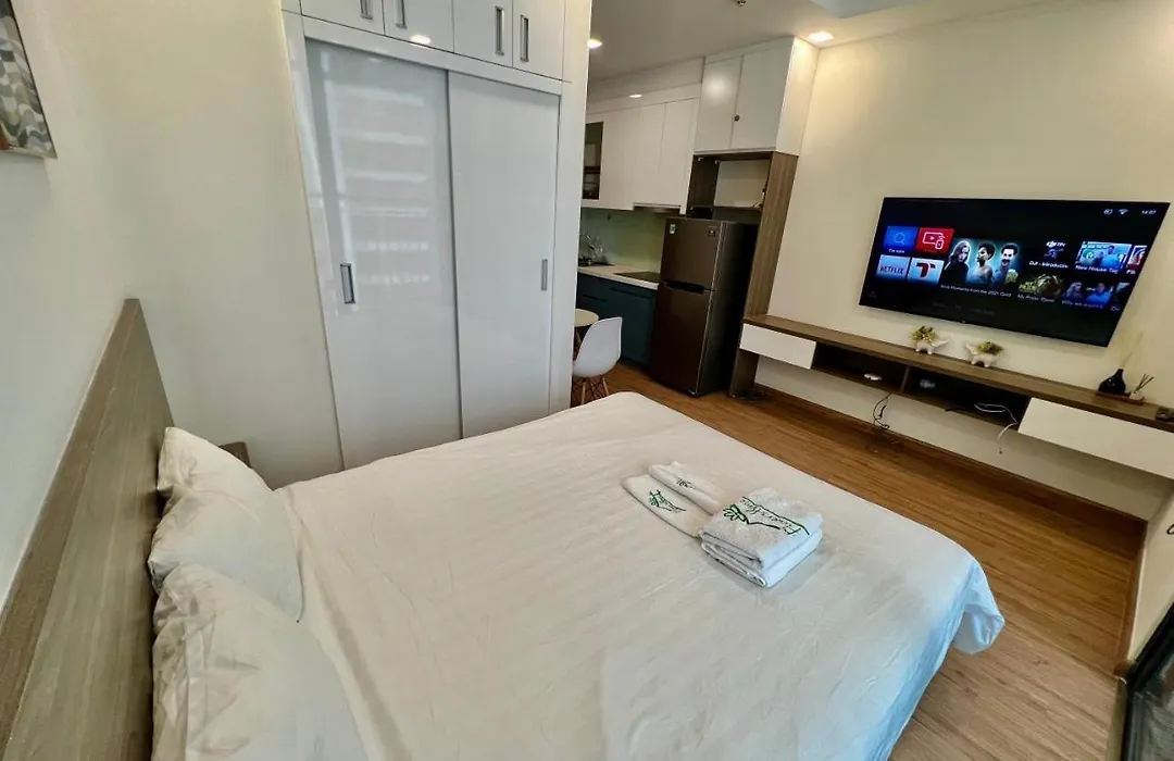 Great Studio Apartment In Vinhomes Green Bay 30 Minutes To Airport-1