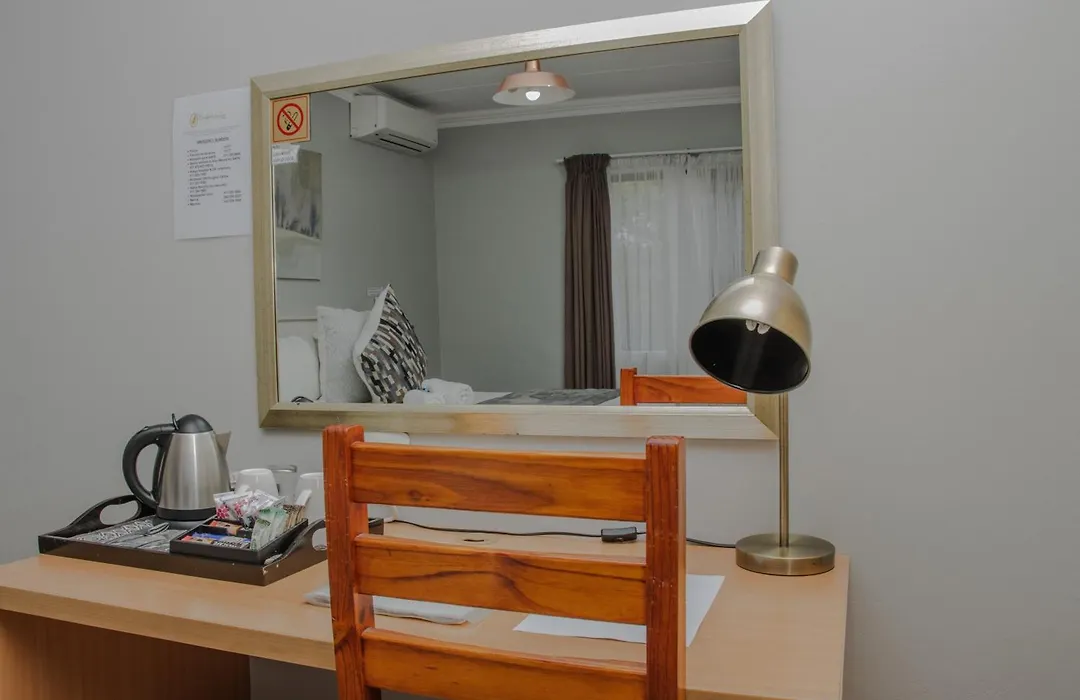 Woodpecker'S Inn Guest House-1