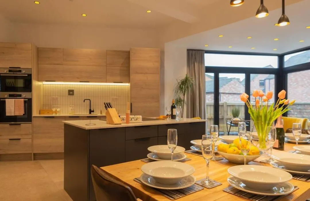Escape 2 Unwind At The Parade, Accommodates 10-1