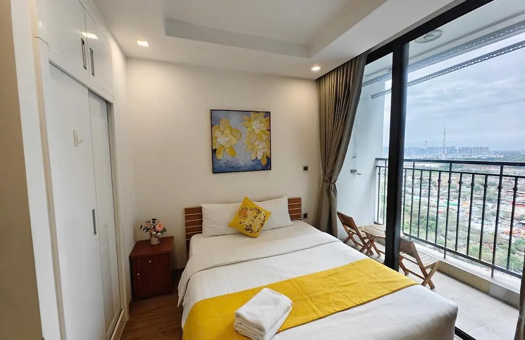 Luxury Studio Apt 25' To Airport, Gym, Swimming Pools-1