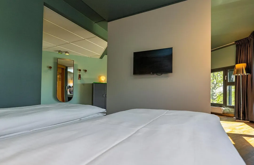 Comfort Hotel Runway-1
