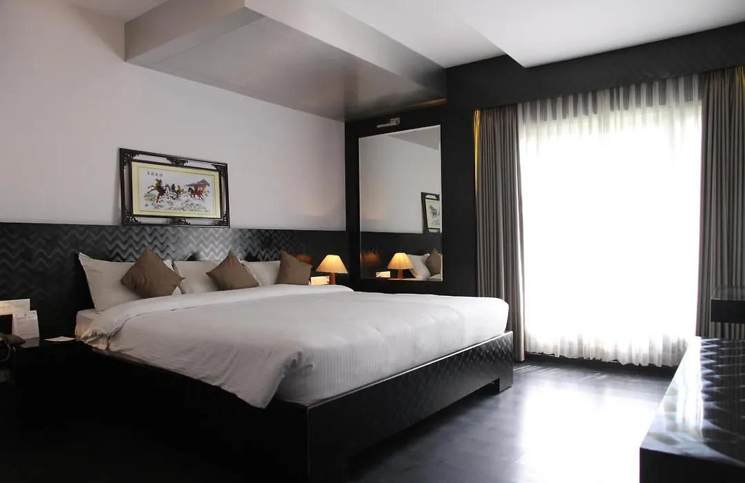 Hotel Gokulam Park-1