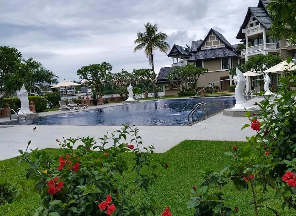 Stylish Seaside Apartment On Laguna Golf Course-1
