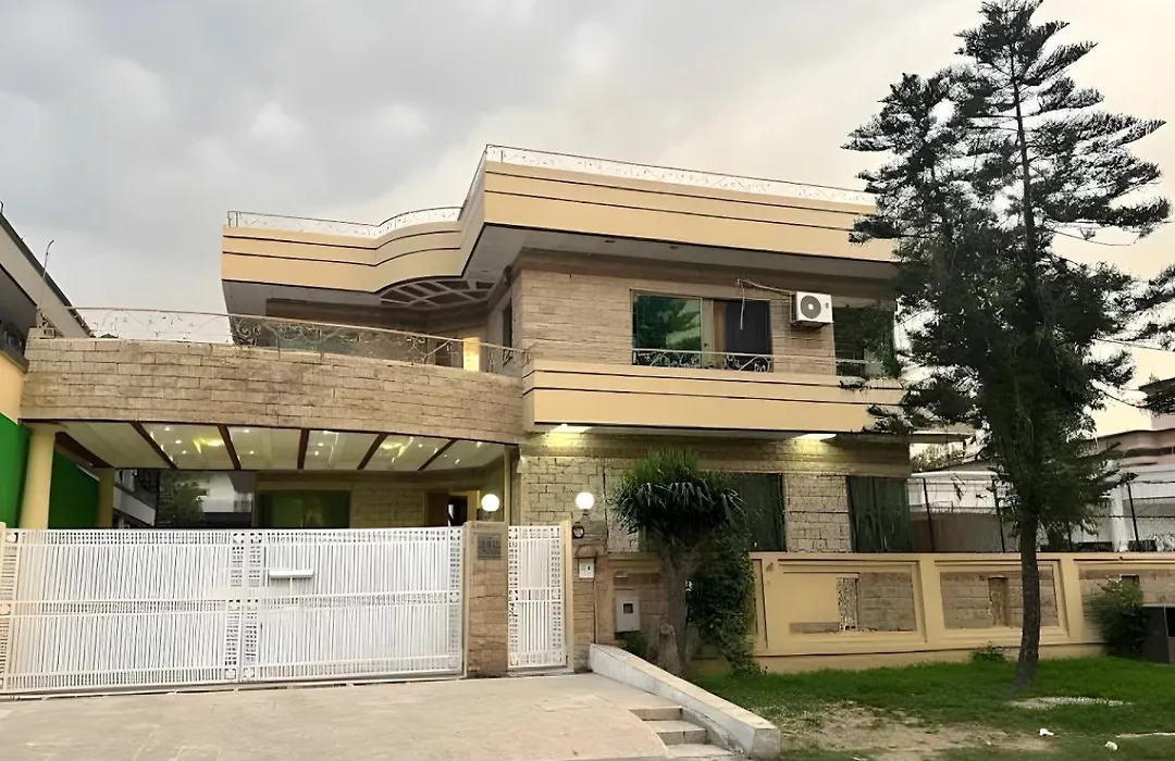 Decent Luxury Guest House F-11-1