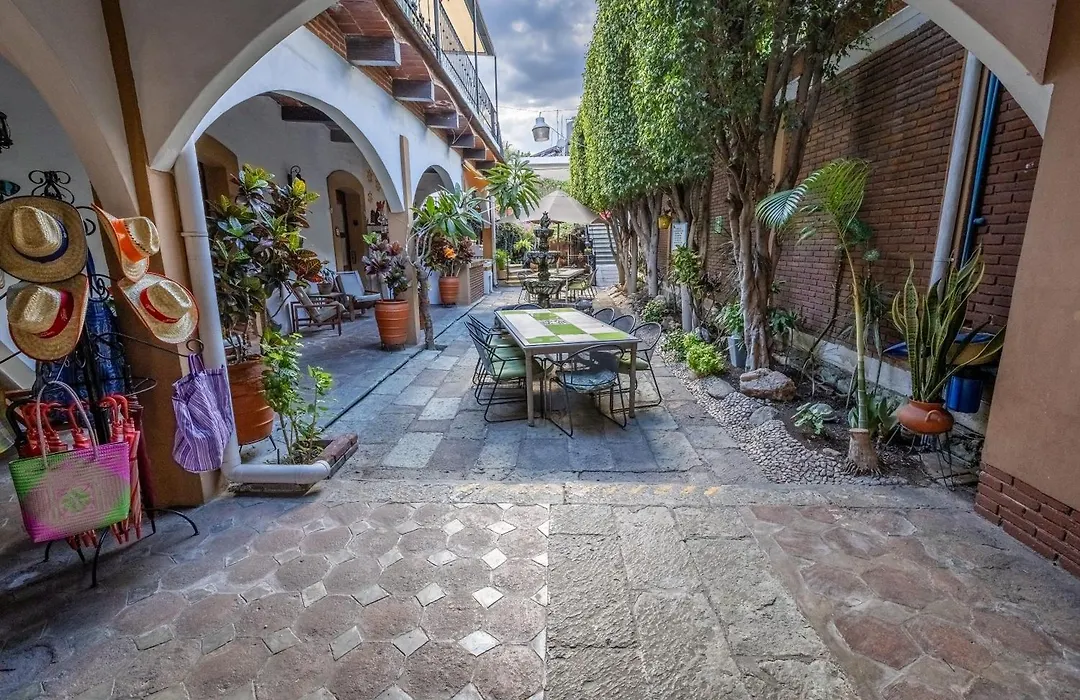 Las Mariposas Hotel & Studios-1