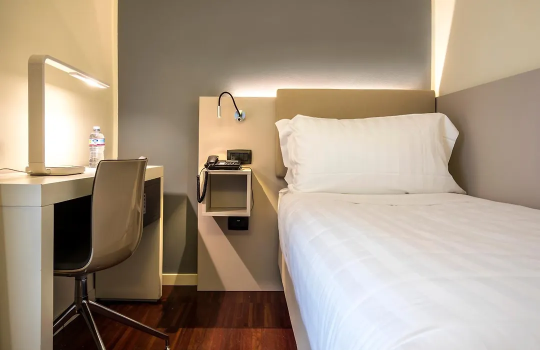 43 Station Hotel-1