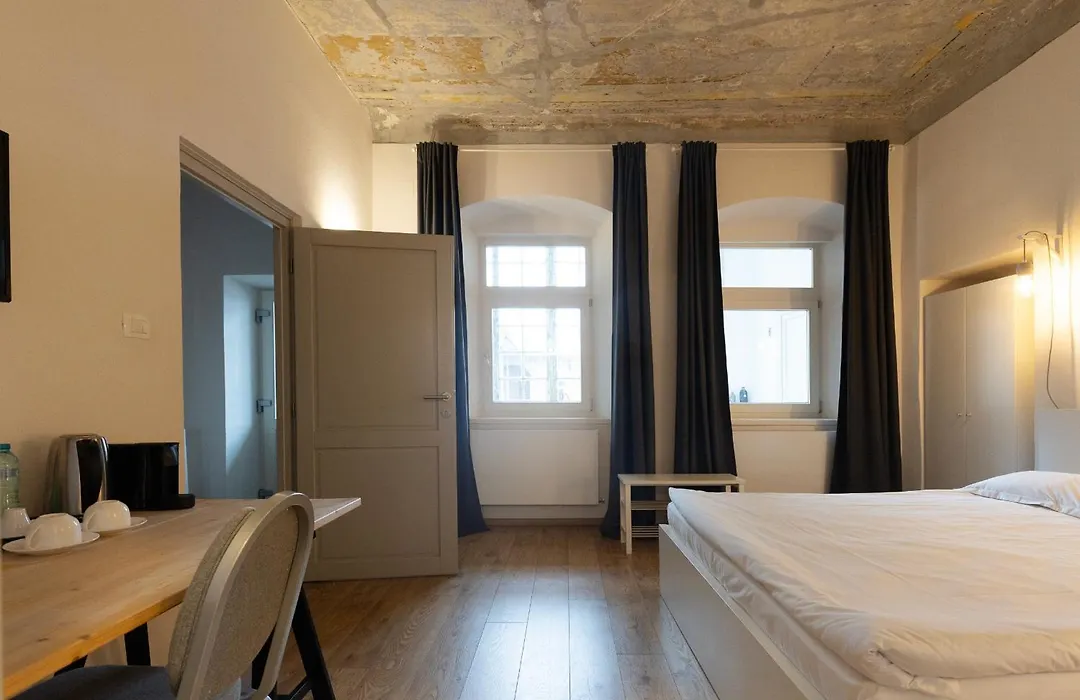 Jules Home-1