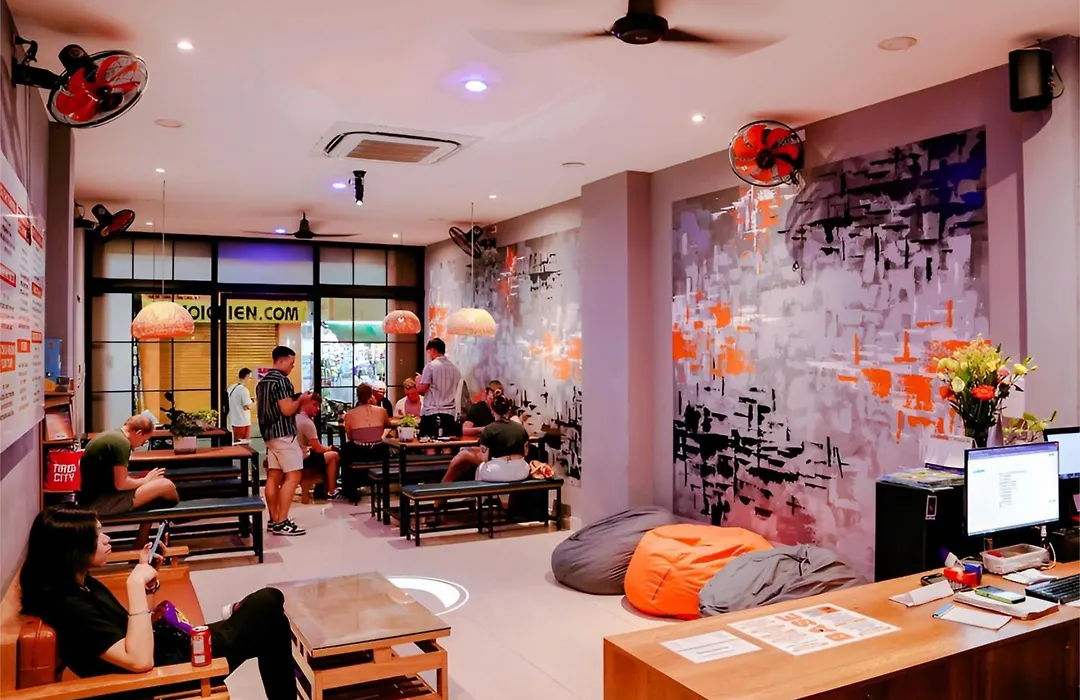 Base Backpackers-1