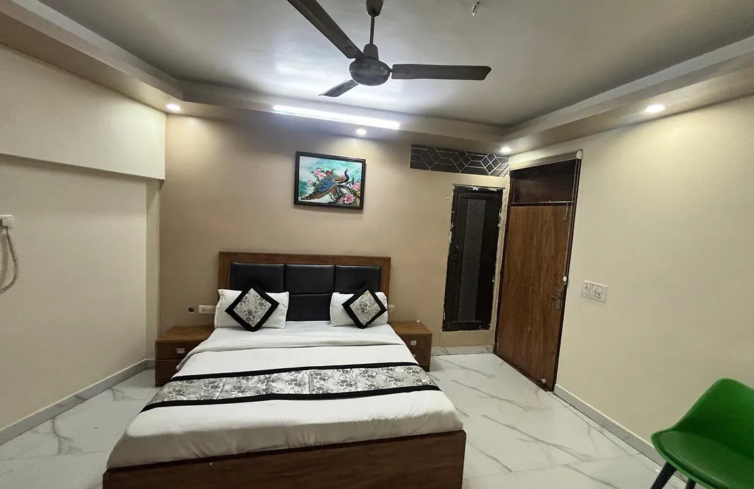 Hotel Paradise - Near 1 Min Walk In Nizamuddin Railway Station-1