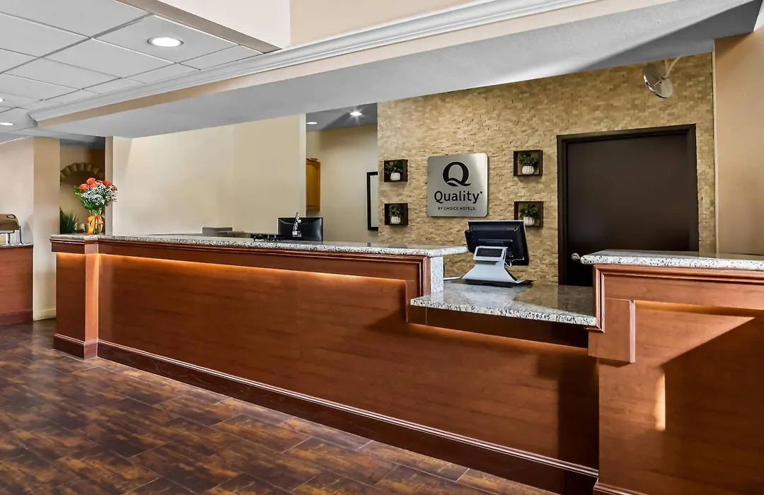 Quality Suites Irving-Las Colinas-1