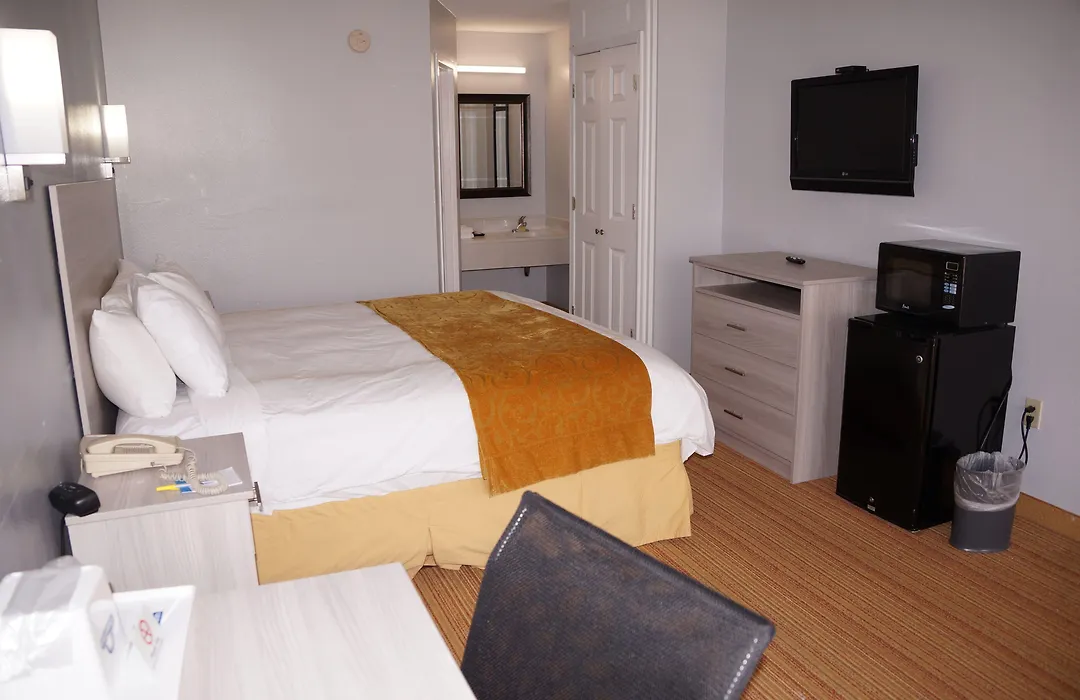 Days Inn & Suites By Wyndham Colonial-1