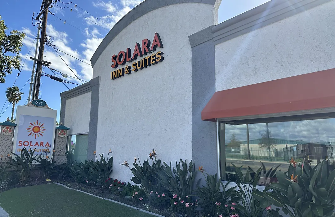 Solara Inn And Suites-1