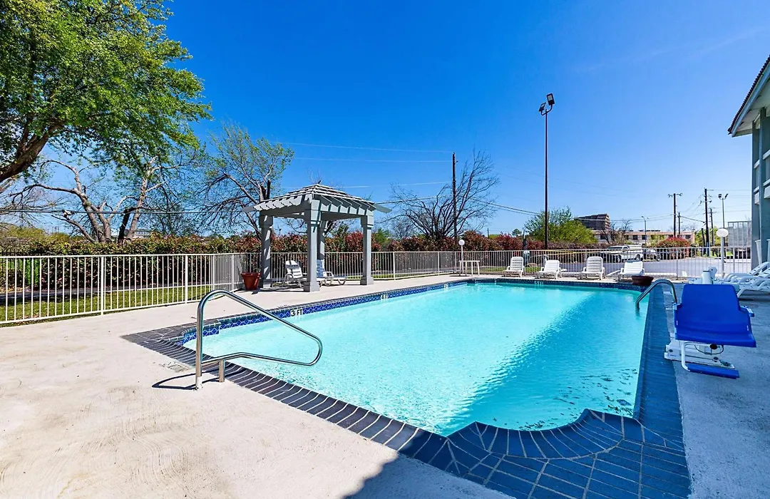 Motel 6-Dallas, Tx - Market Center-1