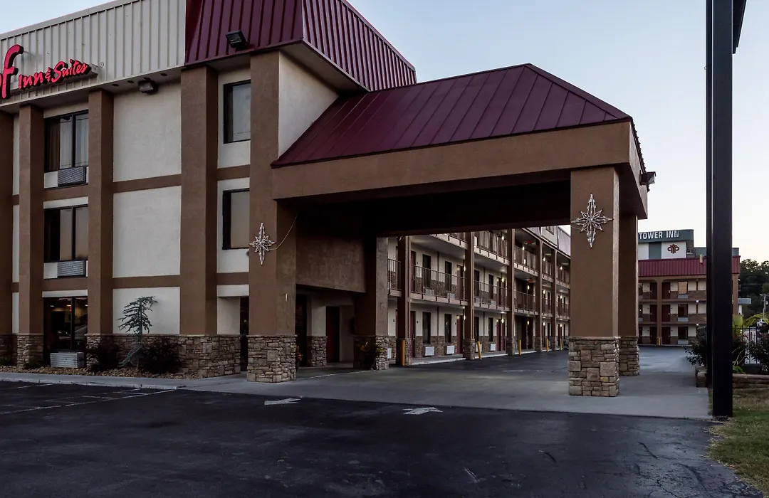 Red Roof Inn & Suites Pigeon Forge Parkway-1