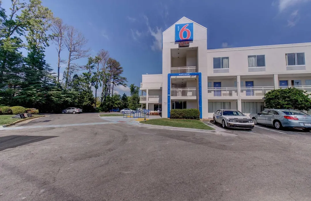 Motel 6 Virginia Beach-1