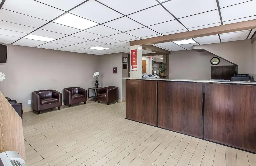 Econo Lodge Savannah Midtown-1