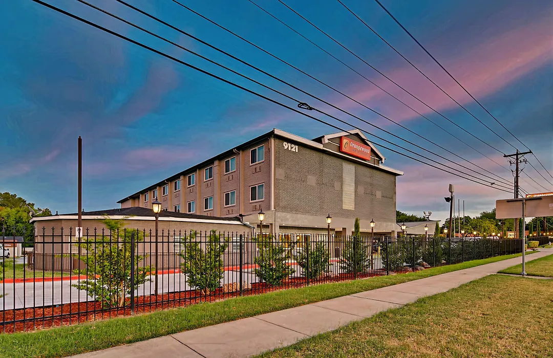 Orangewood Inn And Suites Midtown-1