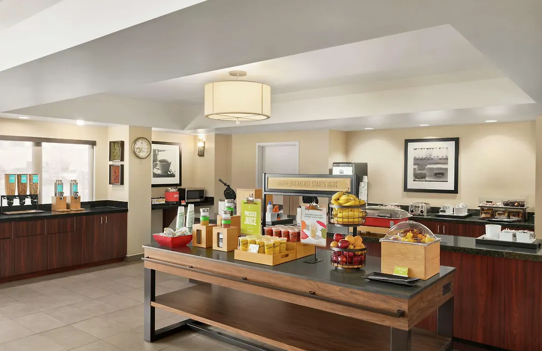 Hampton Inn Portland Airport-1