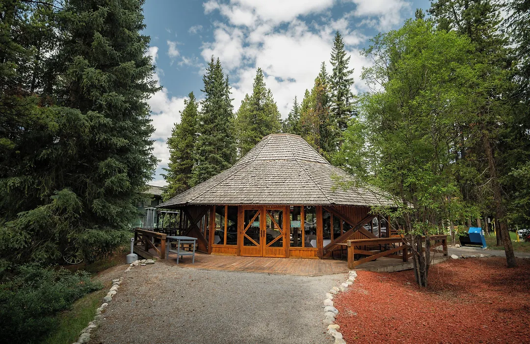 Lake Louise Inn-1