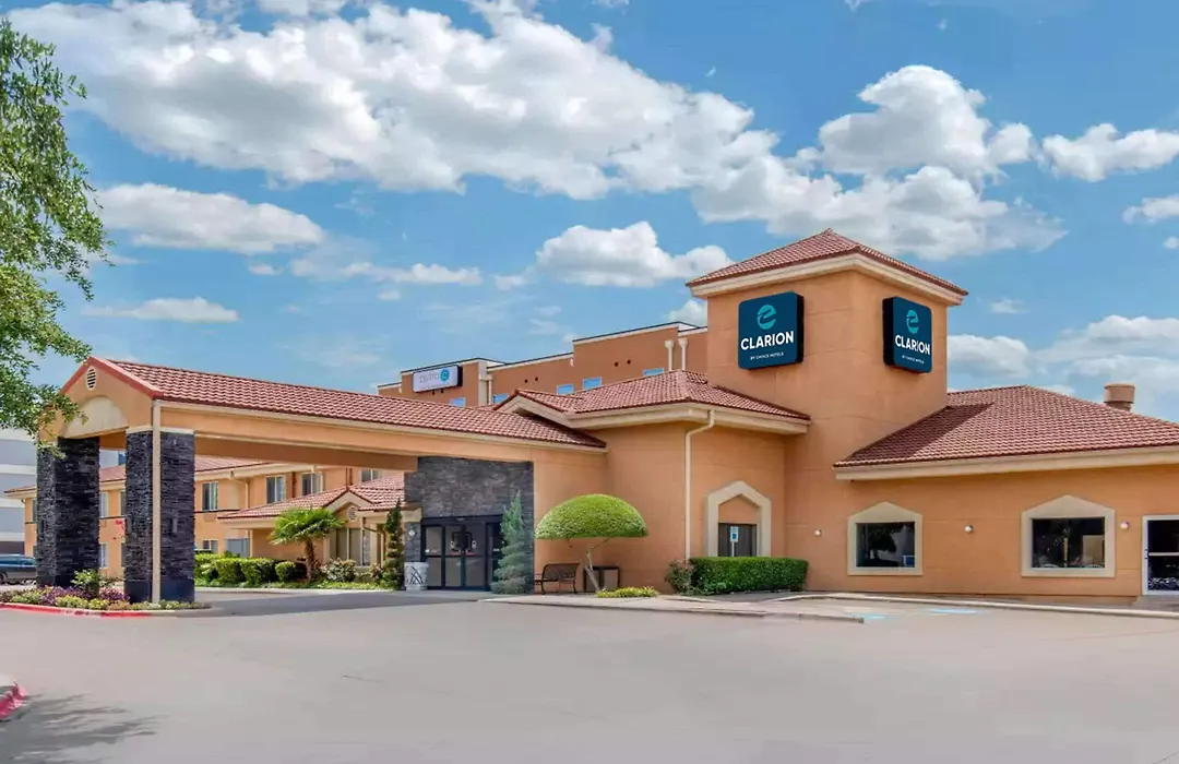 Clarion Inn & Suites Dfw North-1