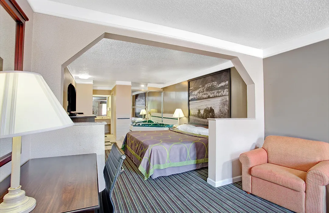 Super 8 By Wyndham Knoxville East-1