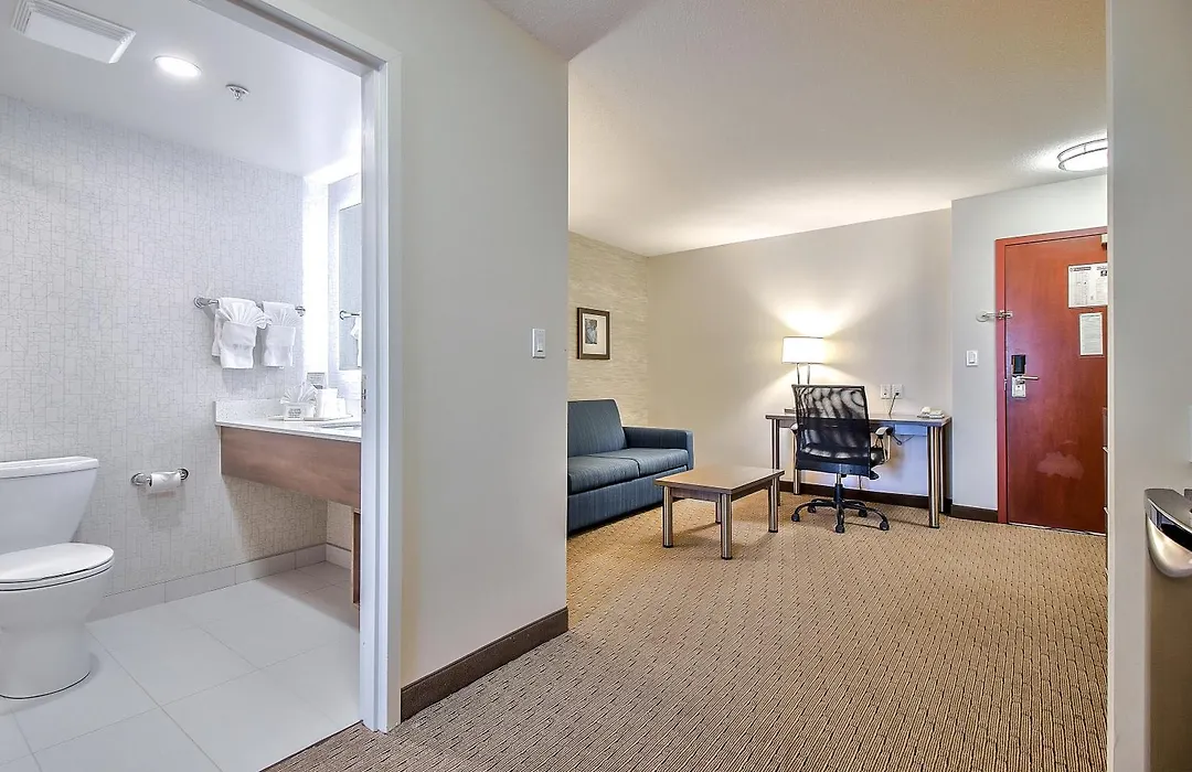 Comfort Inn & Suites Calgary South-1