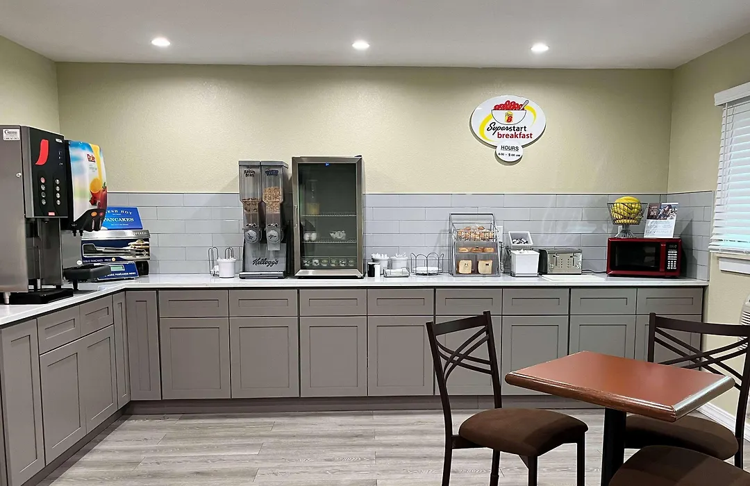 Super 8 By Wyndham Indianapolis Emerson-1