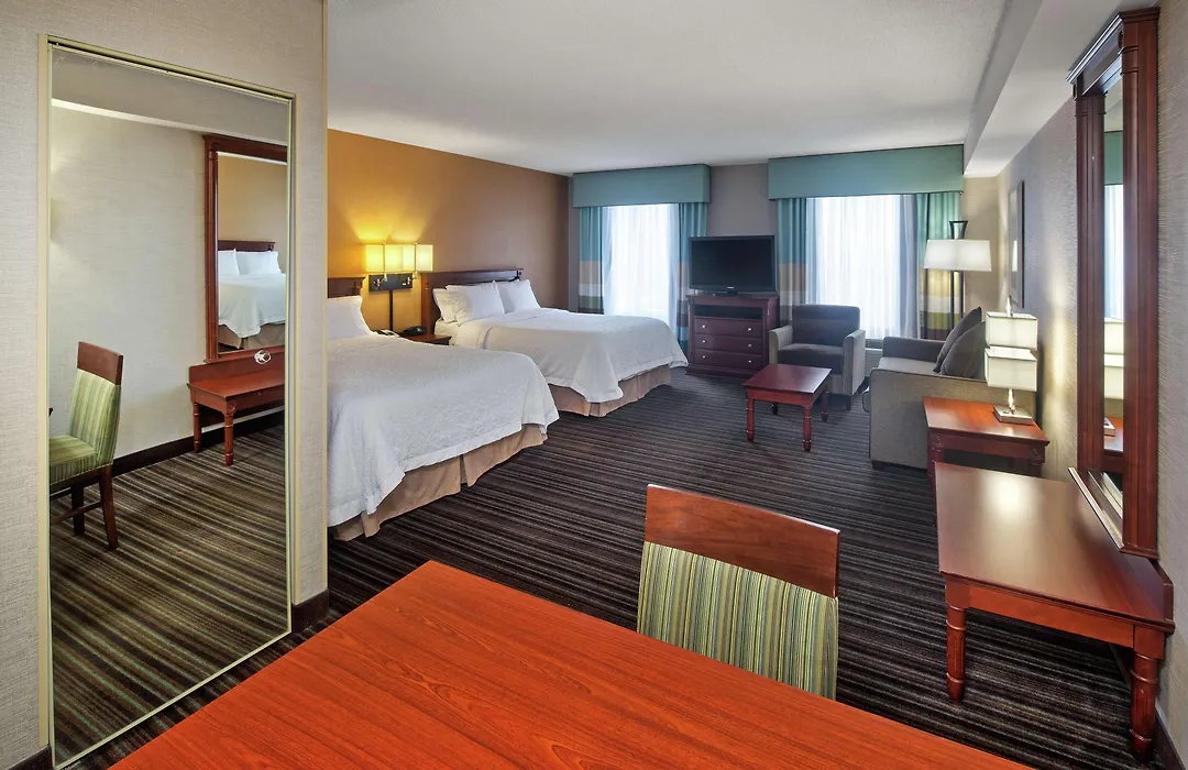 Hampton Inn & Suites By Hilton Toronto Airport-1