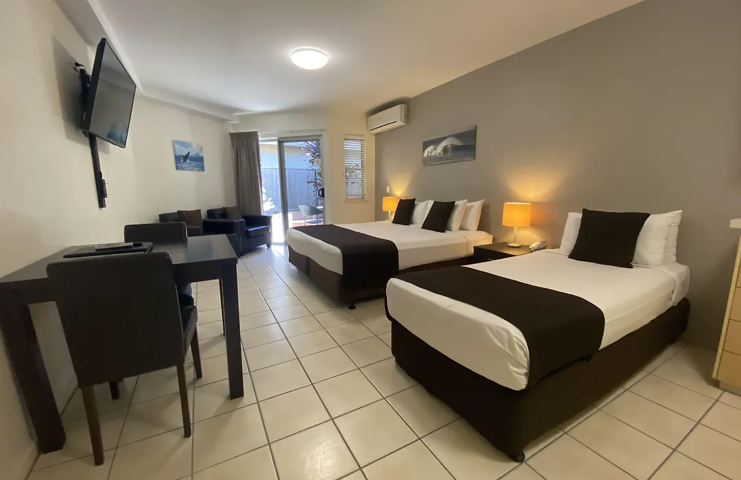 The Byron Beachcomber-1