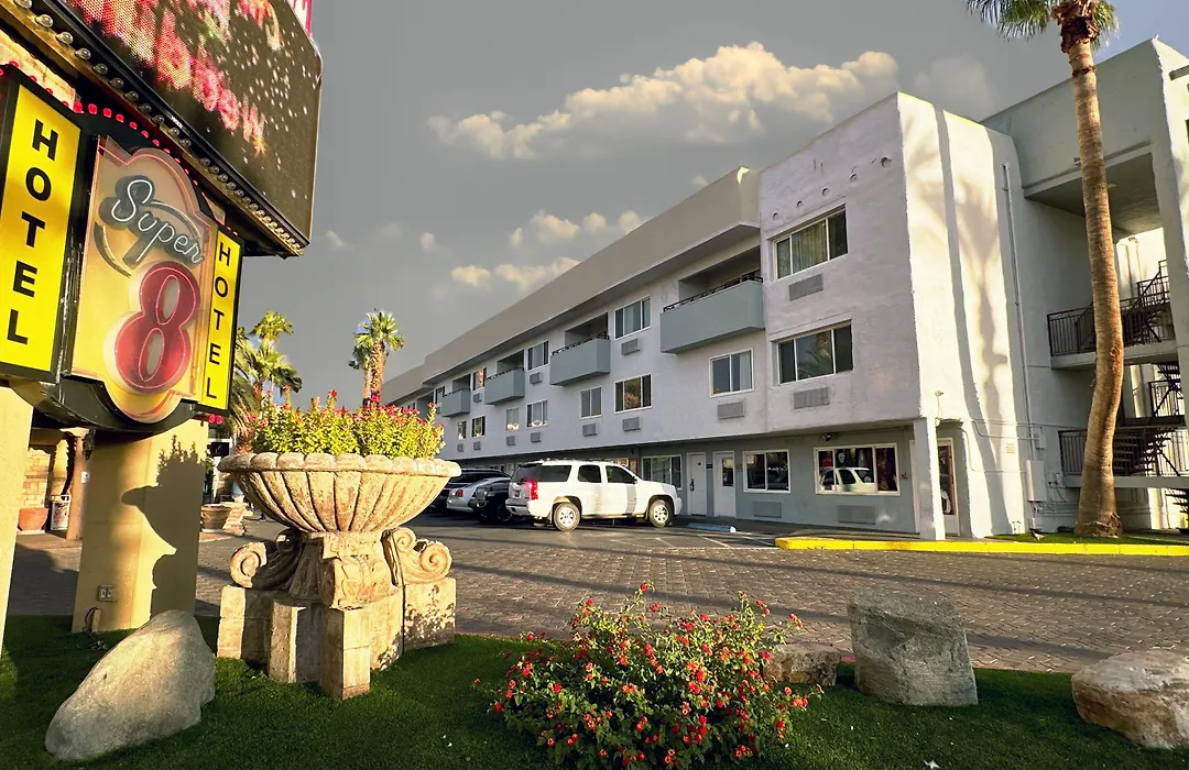 Super 8 By Wyndham Las Vegas North Strip/Fremont St. Area-1